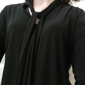 Long-sleeved tie neck top excellent used condition